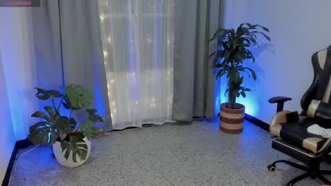    INDEPENDENT MODEL online show from 02.07.25