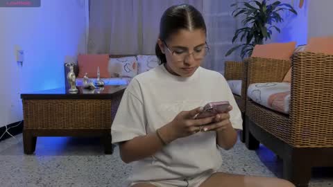    INDEPENDENT MODEL online show from 03.04.25