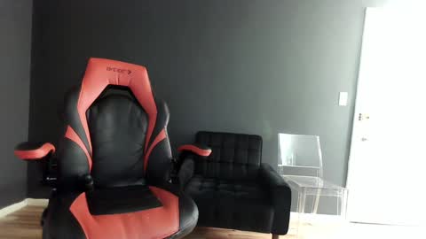 Snapshot of puddinforlife chatting on 01.03.25 Krystle online show from 01.03.25