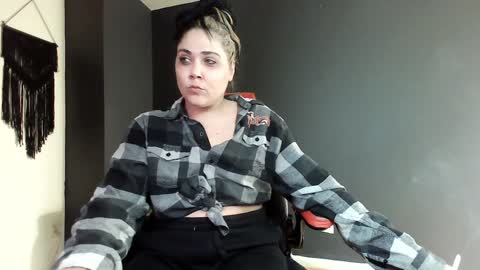 Snapshot of puddinforlife chatting on 01.20.25 Krystle online show from 01.20.25