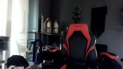 Snapshot of puddinforlife chatting on 09.23.25 Krystle online show from 09.23.25