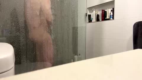 Snapshot of puffiest chatting on 01.16.25 puffiest online show from 01.16.25