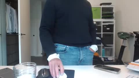 Snapshot of puffiest chatting on 09.17.25 puffiest online show from 09.17.25