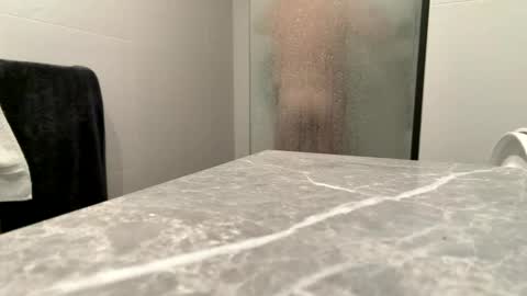 Snapshot of puffiest chatting on 11.17.25 puffiest online show from 11.17.25