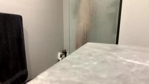 Snapshot of puffiest chatting on 11.23.25 puffiest online show from 11.23.25