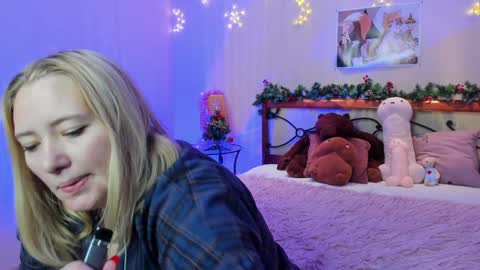 Snapshot of puffybun chatting on 12.16.24 puffybun online show from 12.16.24