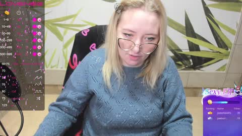 Snapshot of puffybun chatting on 12.19.24 puffybun online show from 12.19.24