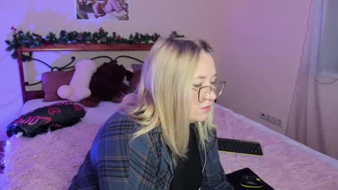 Snapshot of puffybun chatting on 12.22.24 puffybun online show from 12.22.24