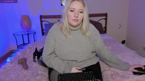 Snapshot of puffybun chatting on 02.04.25 puffybun online show from 02.04.25