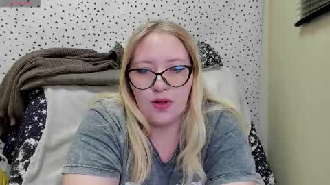 Snapshot of puffybun chatting on 03.01.26 puffybun online show from 03.01.26