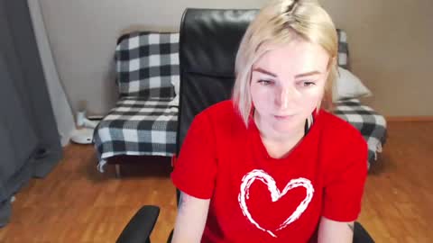 Snapshot of puma_ma chatting on 12.21.24 Polly online show from 12.21.24