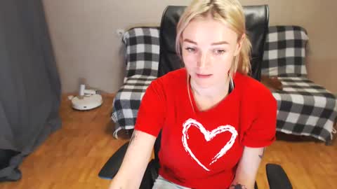 Snapshot of puma_ma chatting on 12.28.24 Polly online show from 12.28.24