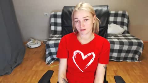 Snapshot of puma_ma chatting on 01.12.25 Polly online show from 01.12.25