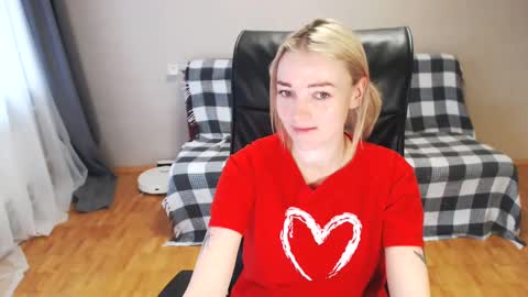 Snapshot of puma_ma chatting on 02.16.25 Polly online show from 02.16.25