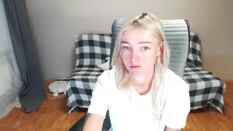 Snapshot of puma_ma chatting on 11.16.25 Polly online show from 11.16.25