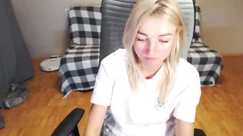 Snapshot of puma_ma chatting on 11.20.25 Polly online show from 11.20.25