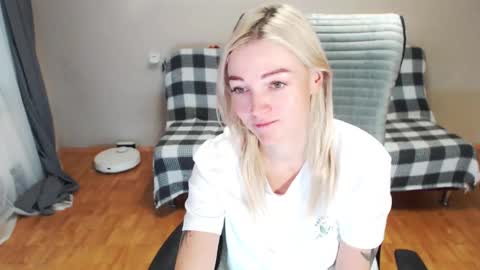 Snapshot of puma_ma chatting on 11.26.25 Polly online show from 11.26.25