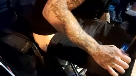 Snapshot of pumpboy6688 chatting on 10.31.25 Pumpboy6688 online show from 10.31.25