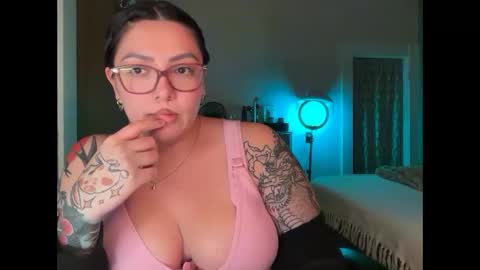 Snapshot of pumpkin_bunny chatting on 10.10.25 Pumpkin bunny online show from 10.10.25