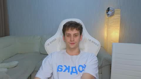 Snapshot of pupsenish chatting on 11.15.25 Jesse online show from 11.15.25