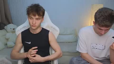 Snapshot of pupsenish chatting on 12.04.25 Jesse online show from 12.04.25