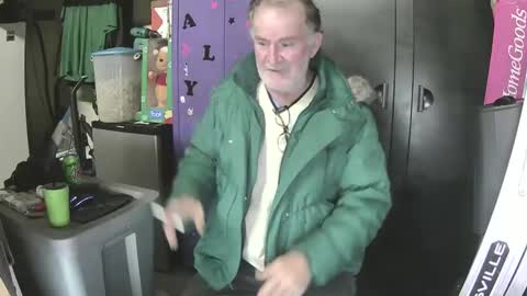 Snapshot of pussy_licker0127 chatting on 12.12.24 Mark online show from 12.12.24