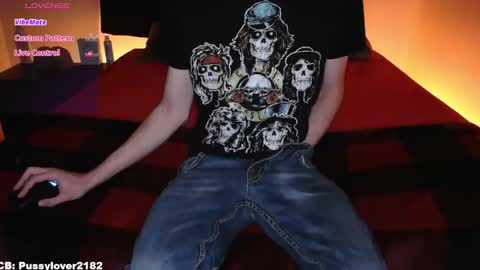 Snapshot of pussylover2182 chatting on 11.18.25 pussylover2182 online show from 11.18.25