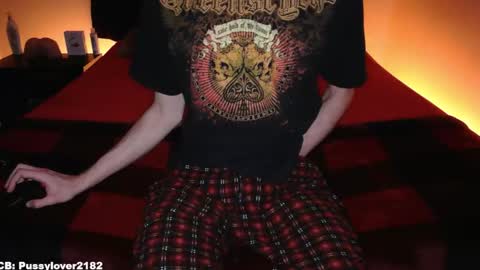 Snapshot of pussylover2182 chatting on 12.03.25 pussylover2182 online show from 12.03.25