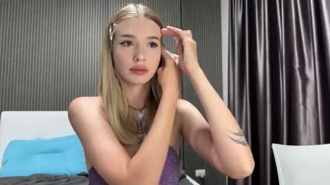 Lina online show from 12.22.25