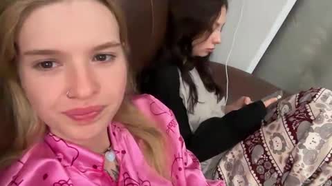 Snapshot of pussymoneywet chatting on 03.01.26 Lina online show from 03.01.26