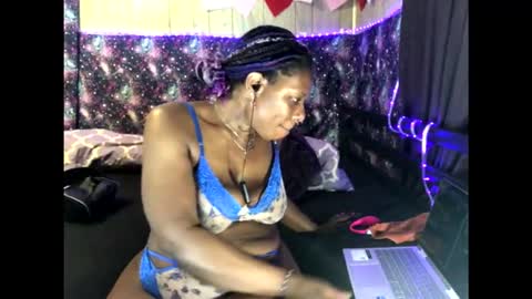 qnibee online show from 11.04.25