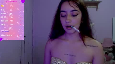 Snapshot of quee_tiana chatting on 10.28.25 your princess online show from 10.28.25