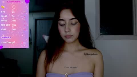 Snapshot of quee_tiana chatting on 10.31.25 your princess online show from 10.31.25