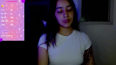 Snapshot of quee_tiana chatting on 11.18.25 your princess online show from 11.18.25