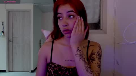 Snapshot of quee_tiana chatting on 12.03.25 your princess online show from 12.03.25