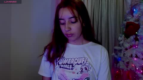 Snapshot of quee_tiana chatting on 12.17.25 your princess online show from 12.17.25