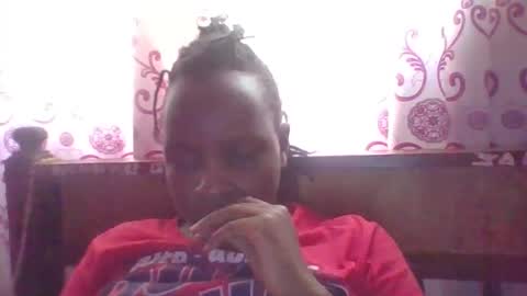 Snapshot of queen014 chatting on 11.17.25 queen014 online show from 11.17.25