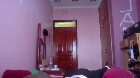 Snapshot of queen014 chatting on 11.18.25 queen014 online show from 11.18.25