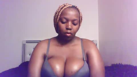 Snapshot of queen_melanine chatting on 04.16.26 QUEEN online show from 04.16.26