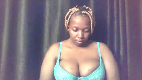 Snapshot of queen_melanine chatting on 04.27.26 QUEEN online show from 04.27.26