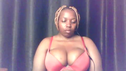 Snapshot of queen_melanine chatting on 05.01.26 QUEEN online show from 05.01.26