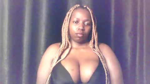 Snapshot of queen_melanine chatting on 05.06.26 QUEEN online show from 05.06.26