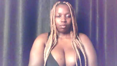 Snapshot of queen_melanine chatting on 05.07.26 QUEEN online show from 05.07.26