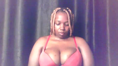 Snapshot of queen_melanine chatting on 05.08.26 QUEEN online show from 05.08.26
