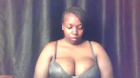 Snapshot of queen_melanine chatting on 05.29.26 QUEEN online show from 05.29.26