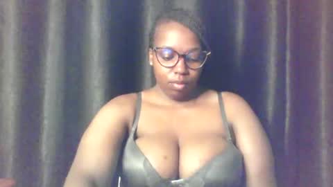 Snapshot of queen_melanine chatting on 06.04.26 QUEEN online show from 06.04.26