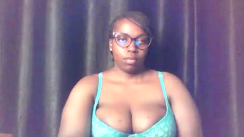 Snapshot of queen_melanine chatting on 06.05.26 QUEEN online show from 06.05.26