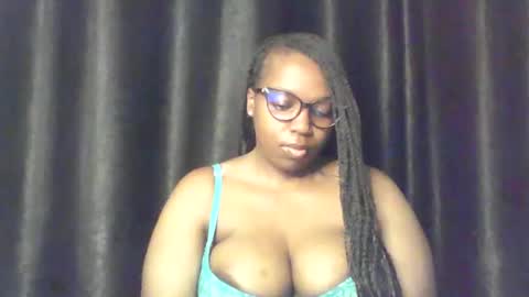 Snapshot of queen_melanine chatting on 06.06.26 QUEEN online show from 06.06.26