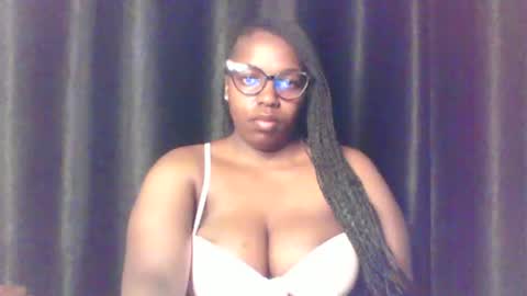 Snapshot of queen_melanine chatting on 06.07.26 QUEEN online show from 06.07.26