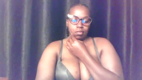 Snapshot of queen_melanine chatting on 06.19.26 QUEEN online show from 06.19.26